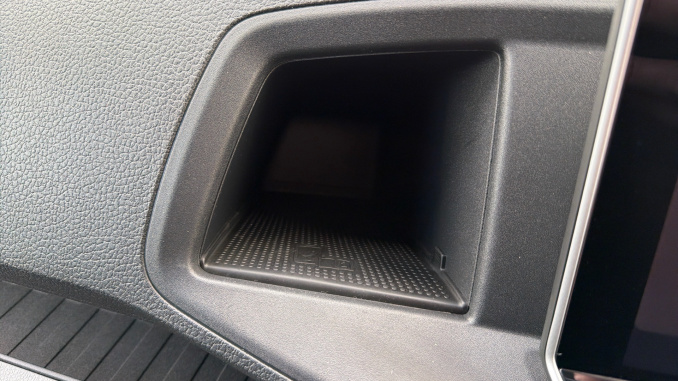 Volkswagen Crafter Cr35 Mwb Diesel Fwd 2.0 TDI 140PS Commerce Plus High Roof Van - Image 30